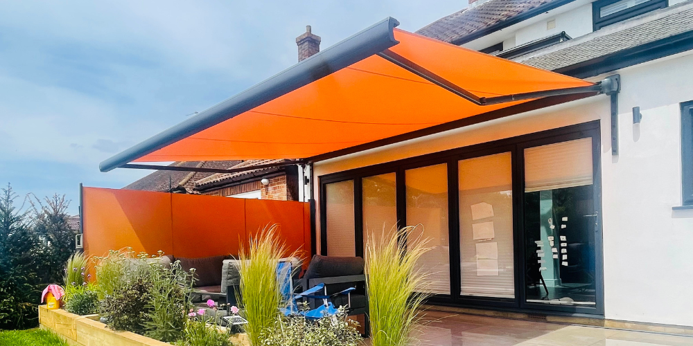 Patio awning with side awning